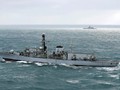 Khu trục hạm HMS Westminster Hải quân Hoàng gia Anh đang theo dõi chiến hạm Nga trên eo biển English Channel - ảnh minh họa video