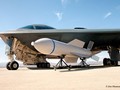 Mỗi máy bay ném bom tàng hình B-2 Spirit có thể mang 2 quả bom GBU - 57 MOP - ảnh Defense News
