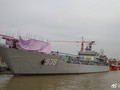 Tàu đổ bộ Type -072 lớp Haiyangshan trang bị tháp pháo ray EM - ảnh Navy Recognition 