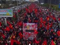 U23 VN diễu hành giữa biển người và rừng cờ rực đỏ nhìn từ flycam - VTC News