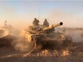 Xe tăng quân đội Syria tấn công trên sa mạc tỉnh Homs