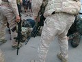 Một số binh si Syria bị bắt giữ vì đã cướp bóc ở quận Trại tị nạn Yarmouk. Ảnh Masdar News