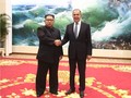 Ngoại trưởng Lavrov gặp và chào xã giao nhà lãnh đạo nước Cộng hòa Nhân dân Triều Tiên, ông Kim Jong-un. Ảnh minh họa RT