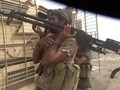 Lực lượng Houthi đánh chiếm 1 xe cơ giới bọc thép của Liên minh quân sự do Ả rập Xê út dẫn đầu. Ảnh video