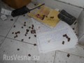 Hướng dẫn chế tạo bom, vũ khí nổ tự chế và áo vét tự sát của HTS trong trạm của Liên Hiệp Quốc. Ảnh Rusvesna