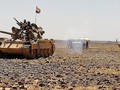 Các đơn vị quân đội Syria tiến công trên chiến trường hoang mạc Sweida. Ảnh minh họa SANA