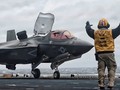 F-35B Lightning II hạ cánh thẳng đứng xuống tàu đổ bộ trực thăng USS Wasp. Ảnh minh họa video Raytheon.