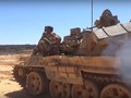 Các đơn vị quân đội Syria tiến công trên chiến trường hoang mạc Al-Safa, Sweida. Ảnh minh họa video.