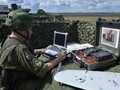 Trắc thủ điều khiển máy bay không người lái (UAV). Ảnh minh họa RIA.Novosti