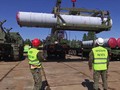 Lực lượng phòng không Nga lắp đạn cho tổ hợp tên lửa phòng không S-300 ở Syria. Ảnh minh họa: RuAN.