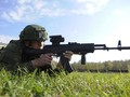 Binh sĩ Nga sử dụng súng tiểu liên AK-12K. Ảnh minh họa Rusian Gazeta