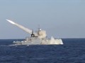 Hộ tống hạm "Gromkiy" phóng tên lửa Uran Kh-35. Ảnh: Bộ Quốc phòng Nga.