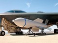 Bom xuyên hầm ngầm GBU-57 MOP và B-2. Ảnh: Jim Mumaw tháng 07.2009.