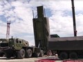 Lắp đặt hệ thống tên lửa Avangard vào hầm phóng. Ảnh minh họa: TASS.