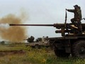 Binh sĩ quân đội Syria pháo kích đánh phá chiến tuyến của lực lượng Hồi giáo cực đoan ở Latakia. Ảnh minh họa: Masdar News.