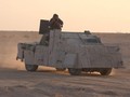 Xe chiến đấu và đánh bom tự sát của IS trên chiến trường Deir Ezzor. Ảnh South Front