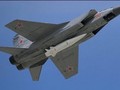 Tiêm kích đánh chặn tầm xa MiG - 31 mang tên lửa siêu âm Kinzal. Ảnh minh họa Military Wach Magazine
