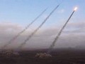 Lực lượng Houthi phóng tên lửa tấn công Liên minh quân sự Ả rập Xê-út trên chiến trường biên giới Yemen.