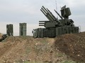 Tổ hợp pháo - tên lửa phòng không Pantsir-S1 trên căn cứ sân bay Khmeimim. Ảnh minh họa: Masdar News.