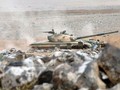 Xe tăng quân đội Syria cơ động trên tuyến biên giới Iraq - Syria.