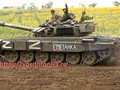 Một xe tăng quân đội Nga tiến công trên vùng Donetsk. Ảnh Voennaya Hronika.