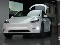 Một chiếc Tesla Model Y trưng bày trong một cửa hàng Tesla tại trung tâm mua sắm Westfield Culver City ở thành phố Culver, California, Mỹ. Ảnh CNBC