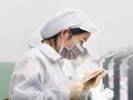 Công nhân sản xuất iPhone ở Trịnh Châu. Ảnh SCMP