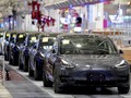 Những chiếc xe Model 3 do Tesla sản xuất trong sự kiện giao hàng tại nhà máy của hãng ở Thượng Hải, Trung Quốc ngày 7/1/2020. Ảnh REUTERS/Aly Song/