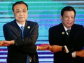 Ngày 7/9/2016, tại Hội nghị Cấp cao ASEAN-Trung Quốc, Thủ tướng Trung Quốc Lý Khắc Cường và Tổng thống Philippines Rodrigo Duterte "bắt tay". Ảnh: News.abs-cbn.com