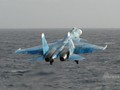 Máy bay chiến đấu Su-33 Nga tiến hành huấn luyện ở biển xa. Ảnh: Sina