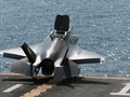 Máy bay chiến đấu tàng hình F-35B cất cánh từ tàu tấn công đổ bộ USS Wasp. Ảnh: cnr.cn