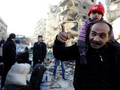 Người dân được sơ tán khỏi khu vực chiến sự ở Aleppo