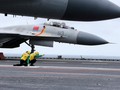 Chiến đấu cơ J-15 chuẩn bị xuất kích từ tàu sân bay Liêu Ninh
