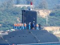 Tàu ngầm Kilo trên vịnh Cam Ranh