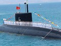 Tàu ngầm Kilo của hải quân Việt Nam trên vịnh Cam Ranh
