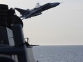 Máy bay cường kích Su-24 Nga bay sạt qua đầu khu trục hạm USS Donadl Cook trên biển Baltic
