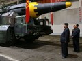 Ông Kim Jong un thị sát tên lửa trước một vụ phóng thử
