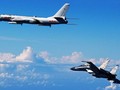 Chiến đấu cơ Su-30 Trung Quốc hộ tống máy bay ném bom trong một cuộc diễn tập ngoài Thái Bình Dương