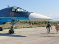 Phi công Nga kiểm tra chiến đấu cơ Su-34 trước giờ xuất kích tại chiến trường Syria