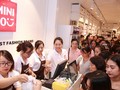 Dòng người chen nhau mua hàng Miniso tại Hà Nội