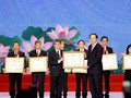 Chủ tịch Nước trao giải thưởng cho cá nhân đoạt giải