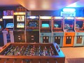 Điện tử xèng: Các máy điện tử xèng (game thùng) du nhập từ Trung Quốc vào những năm đầu thập kỷ 90, thế kỷ trước. Sau đó, chúng nhanh chóng phổ biến rộng rãi, từ các quán nước gần các khu trường học nơi đông học sinh sinh viên, điểm giải trí cao cấp trong