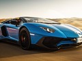 Lamborghini Aventador SV Roadster nhẹ, nhanh, mạnh và đắt hơn so với bản tiêu chuẩn. Công suất cực đại tăng lên 750 mã lực trong khi trọng lượng khô giảm 50 kg, xuống còn 1.575 kg. Xe tăng tốc 0-97 km/h dưới 3 giây trước khi đạt tốc độ tối đa khoảng 349km