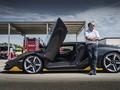 Lamborghini Centenario có giá 1,9 triệu USD.
