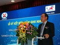 Thứ trưởng Nguyễn Hồng Trường bại buổi ký kết