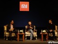 Ông Wang Xiang (ở giữa), Phó chủ tịch cấp cao của Xiaomi trả lời báo chí tại buổi ra mắt