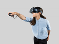 Samsung Gear VR 2017 với bộ điều khiển cầm tay không dây - Ảnh: UploadVR
