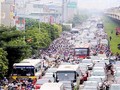Tình trạng kẹt xe ở Hà Nội phần nhiều do mật độ dân số quá đông và phương tiện cá nhân đi kèm nhiều.