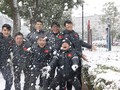 Cầu thủ U23 Việt Nam cùng đùa nghịch dưới tuyết. Nguồn: YouTube