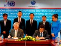 Đại diện của MB và Shinsei Bank tại lễ ký kết
